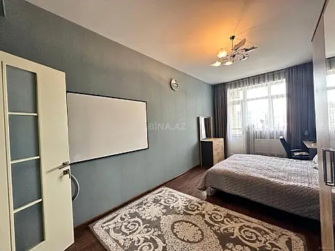 Satılır 4 otaqlı mənzil 180 m²