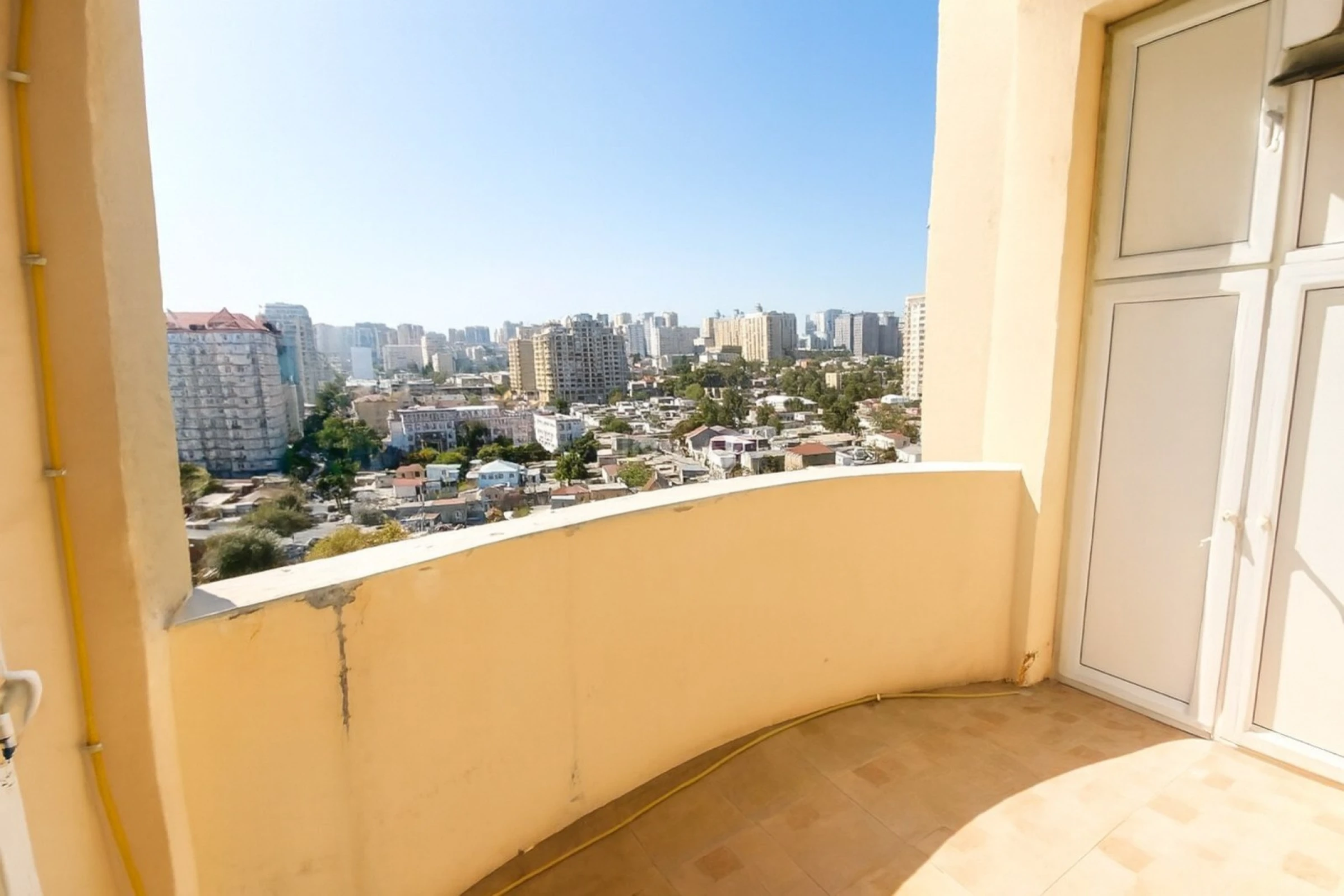 Satılır 4 otaqlı mənzil 180 m²