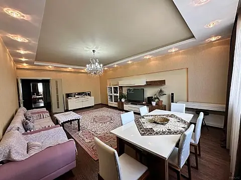 Satılır 4 otaqlı mənzil 180 m²