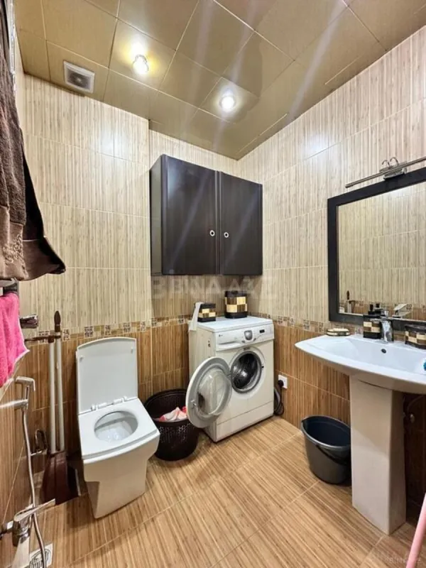 Satılır 4 otaqlı mənzil 180 m²