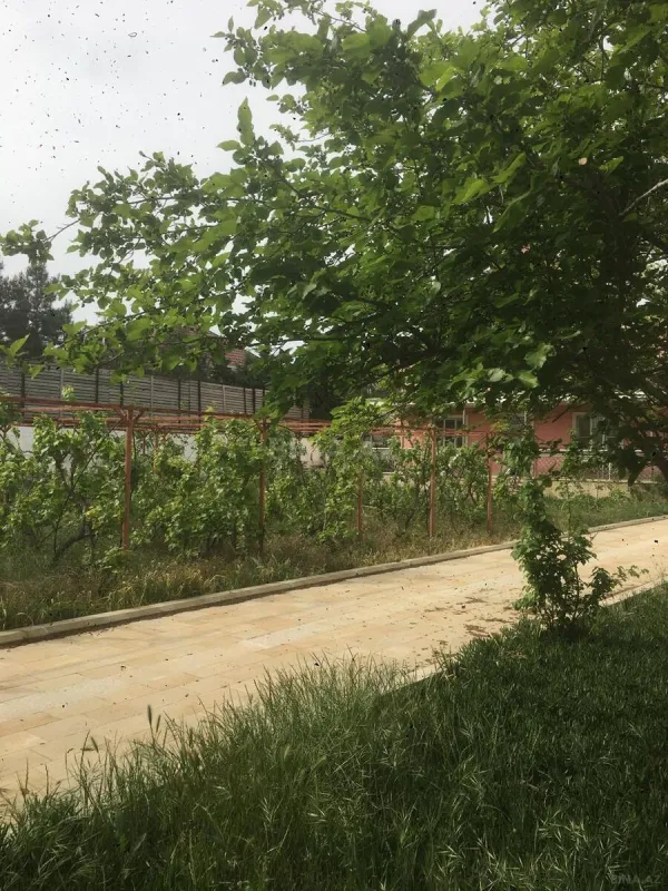 Satılır 5 otaqlı həyət evi 200 m²