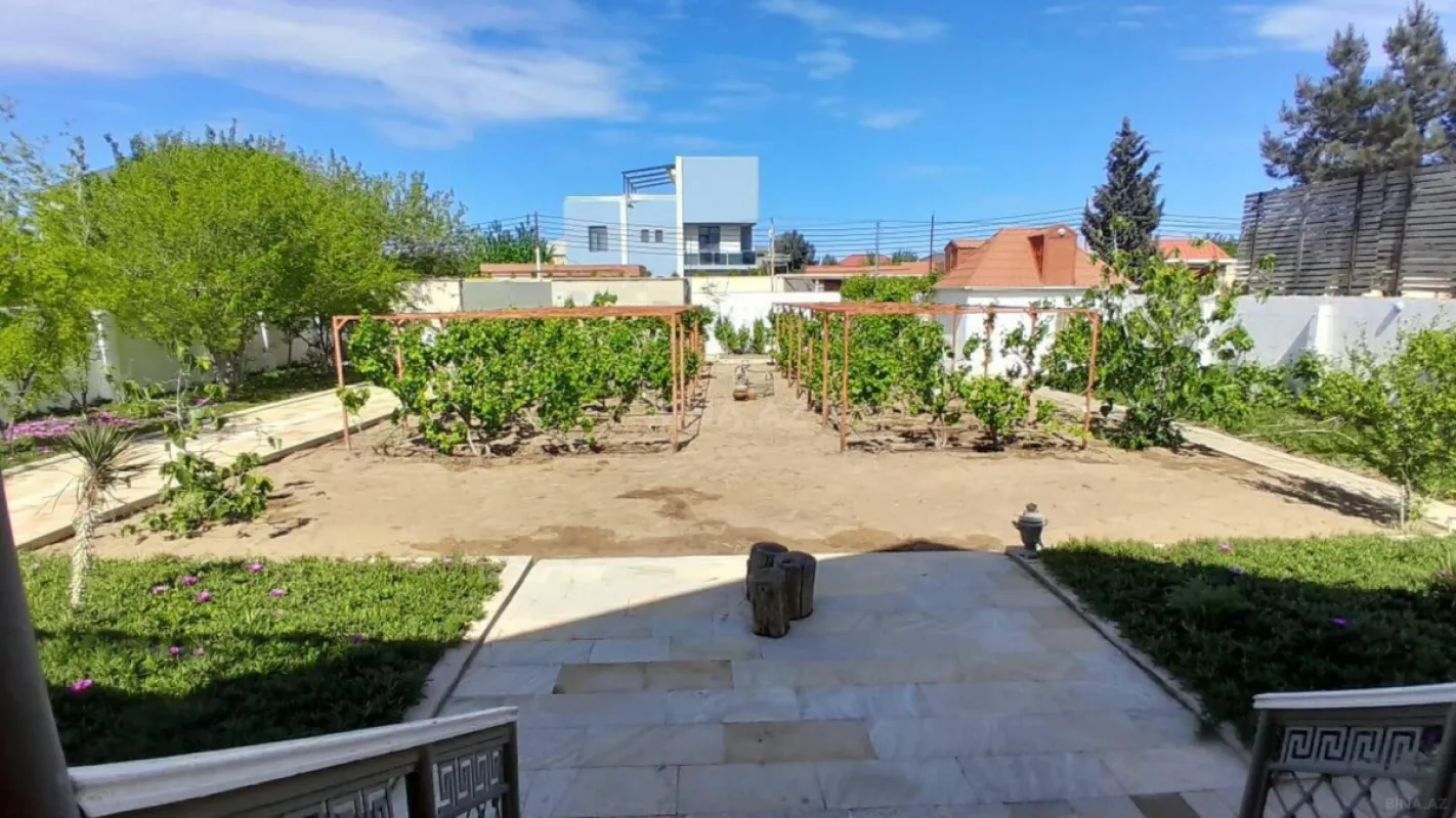 Satılır 5 otaqlı həyət evi 200 m²