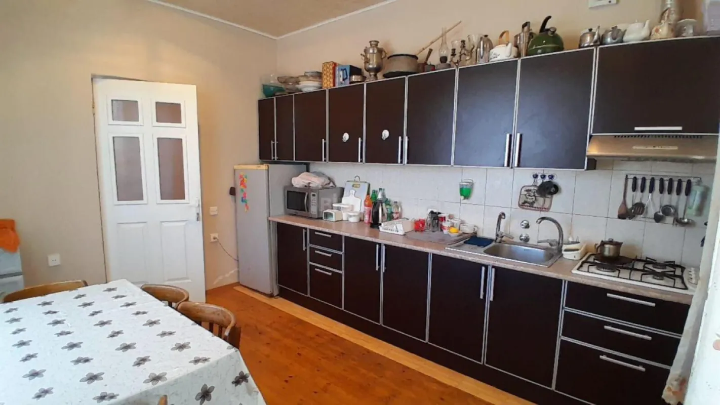 Satılır 5 otaqlı həyət evi 200 m²