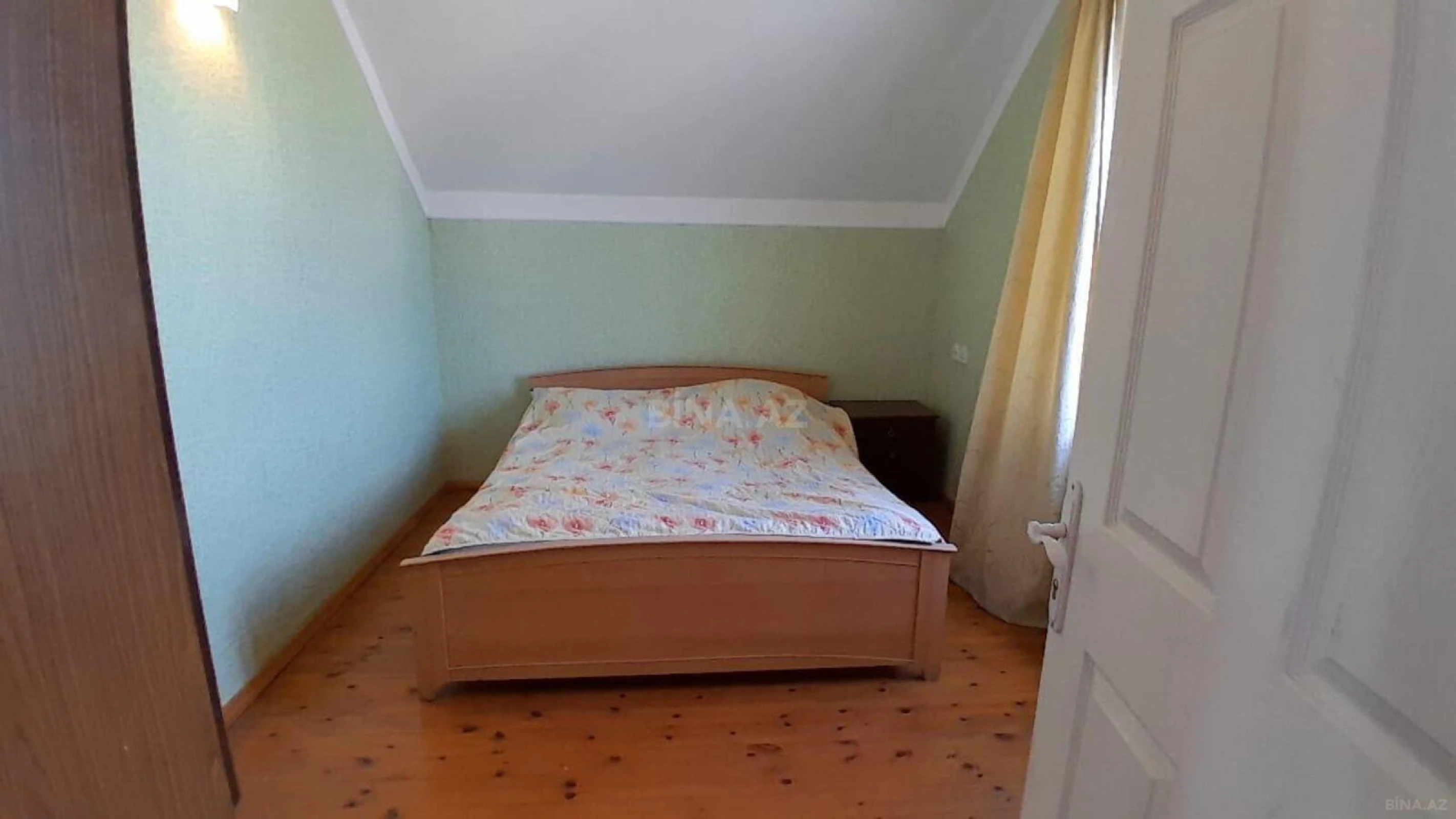 Satılır 5 otaqlı həyət evi 200 m²