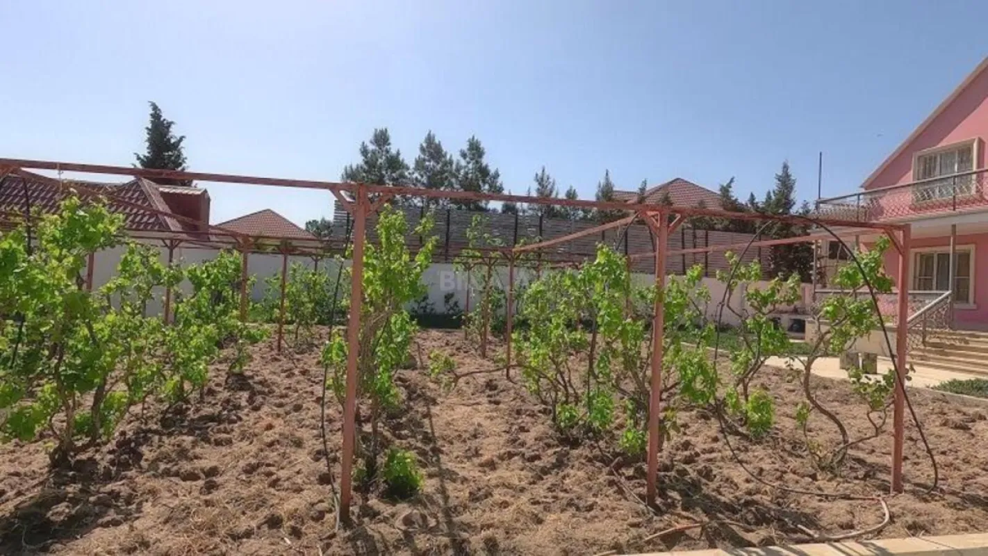 Satılır 5 otaqlı həyət evi 200 m²