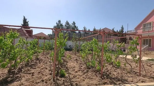 Satılır 5 otaqlı həyət evi 200 m²