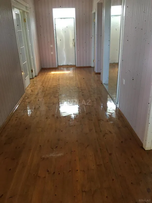 Satılır 5 otaqlı həyət evi 200 m²