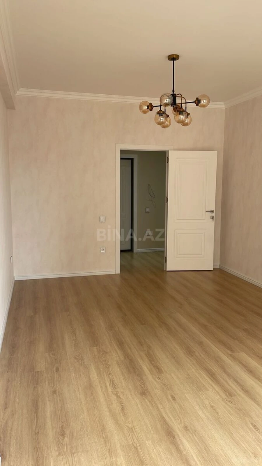 Satılır 2 otaqlı mənzil 81 m²