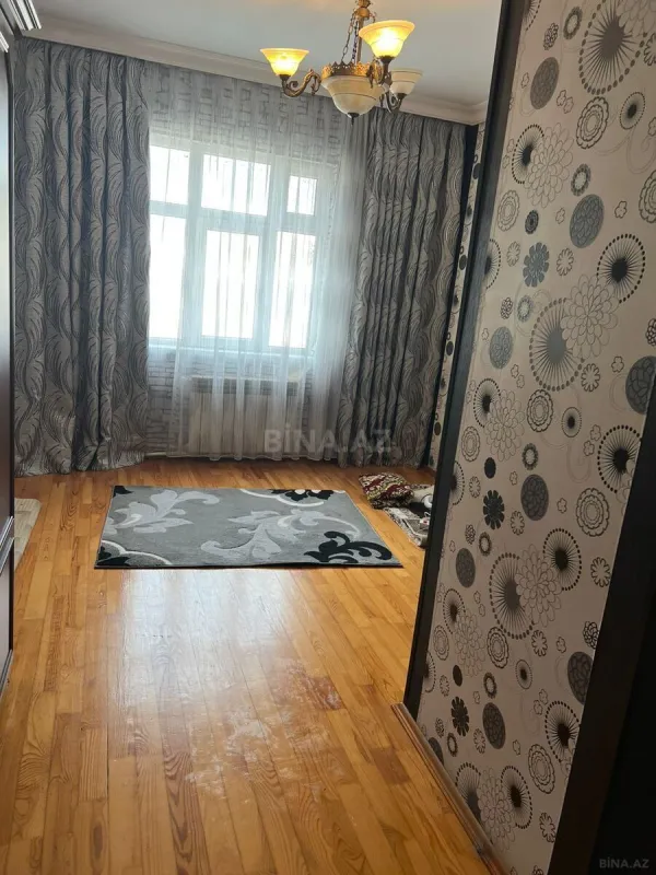 Satılır 4 otaqlı mənzil 110 m²