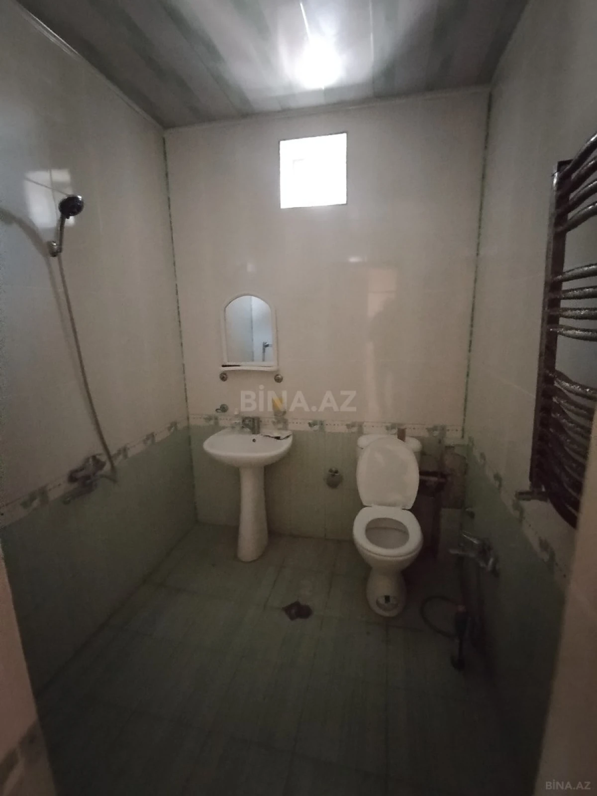 Satılır 5 otaqlı həyət evi 200 m²