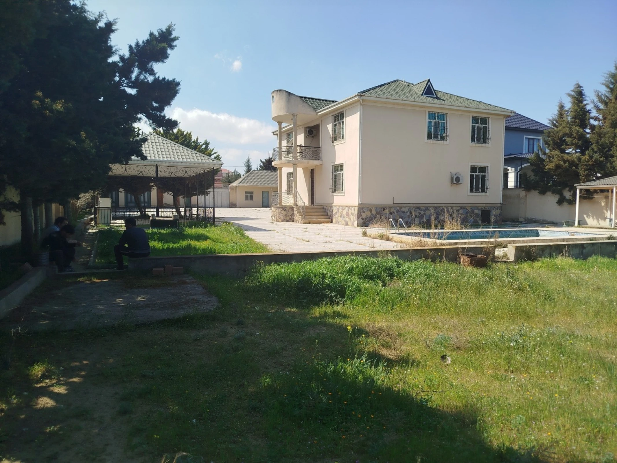 Satılır 5 otaqlı həyət evi 200 m²