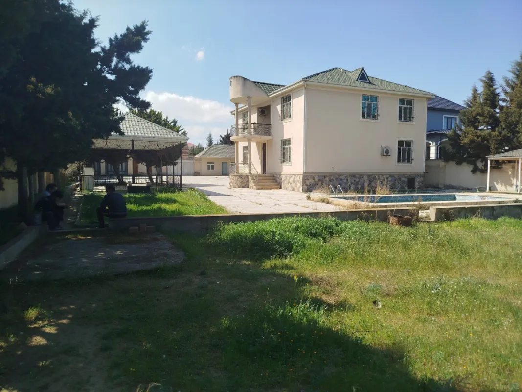 Satılır 5 otaqlı həyət evi 200 m²