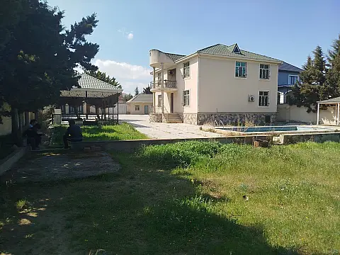 Satılır 5 otaqlı həyət evi 200 m²