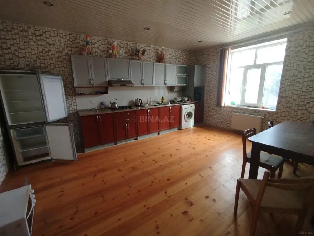 Satılır 5 otaqlı həyət evi 200 m²