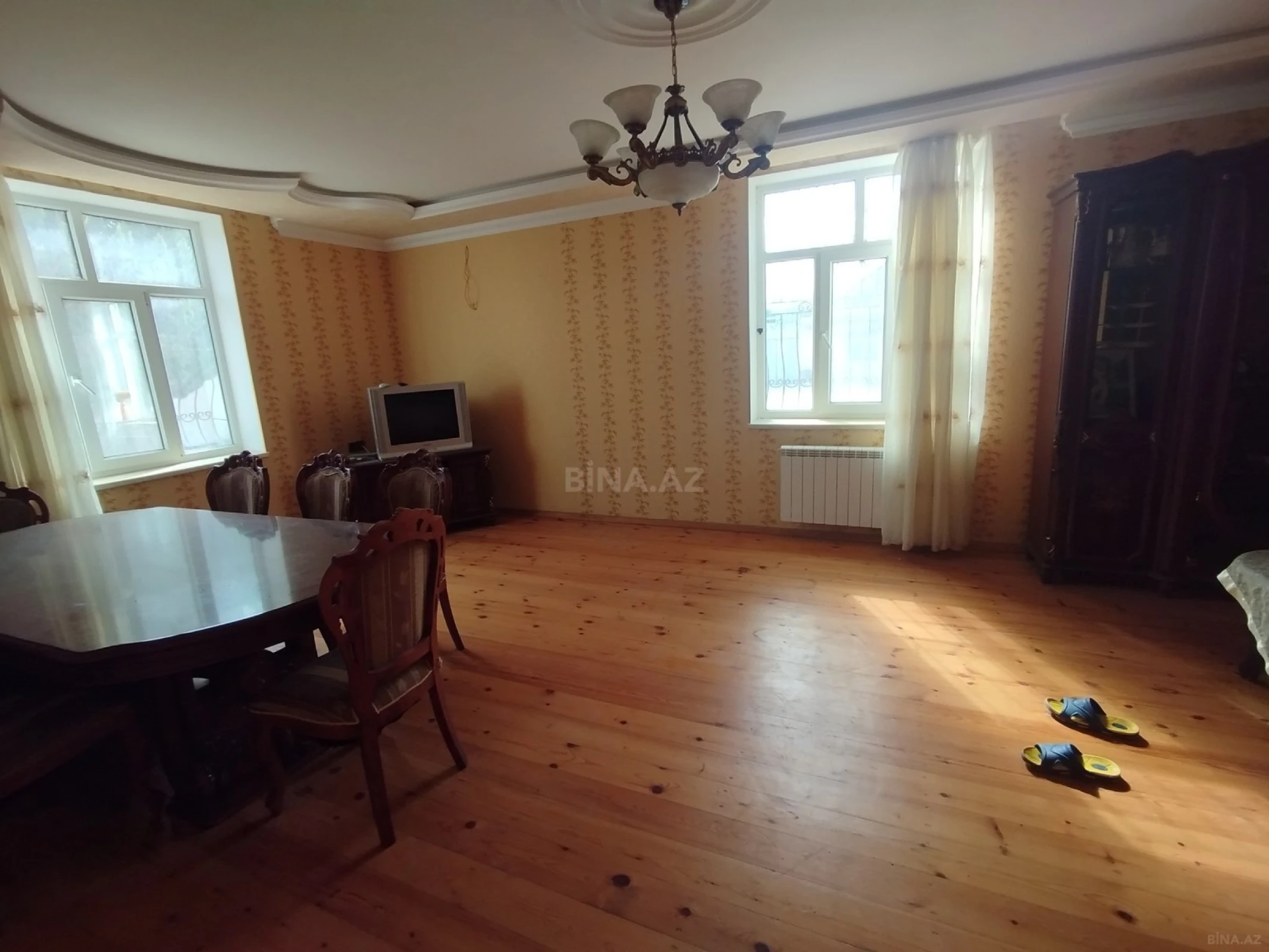 Satılır 5 otaqlı həyət evi 200 m²