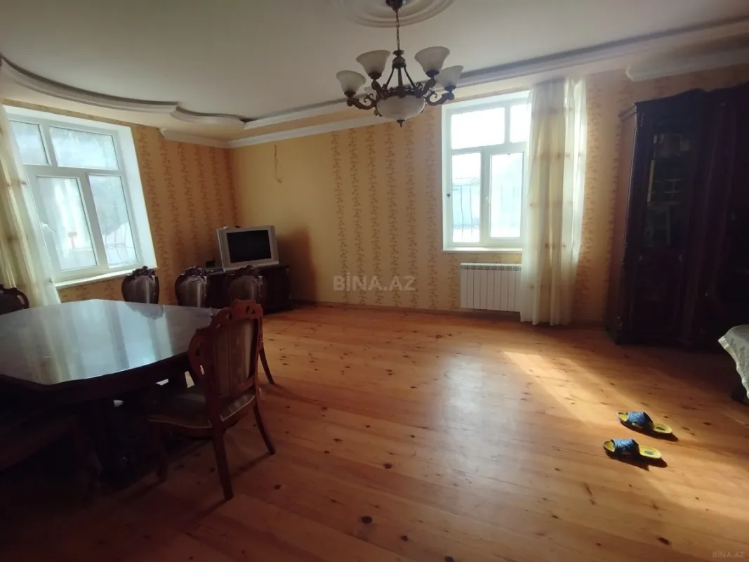 Satılır 5 otaqlı həyət evi 200 m²