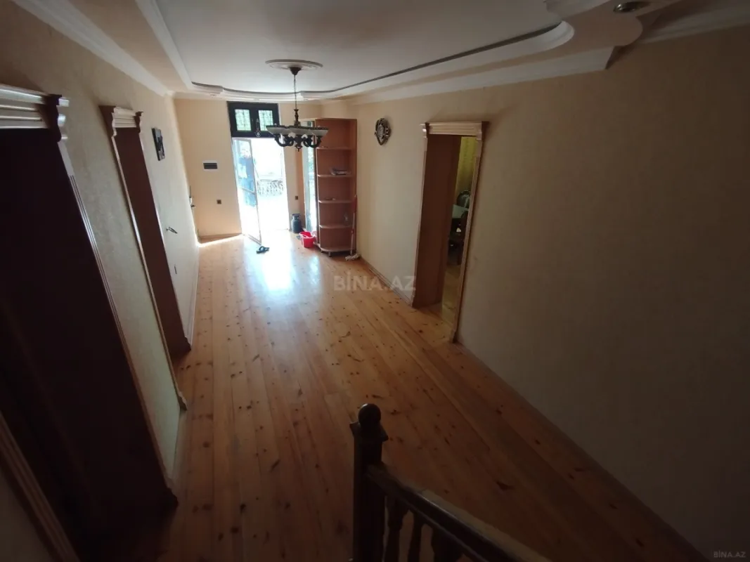 Satılır 5 otaqlı həyət evi 200 m²