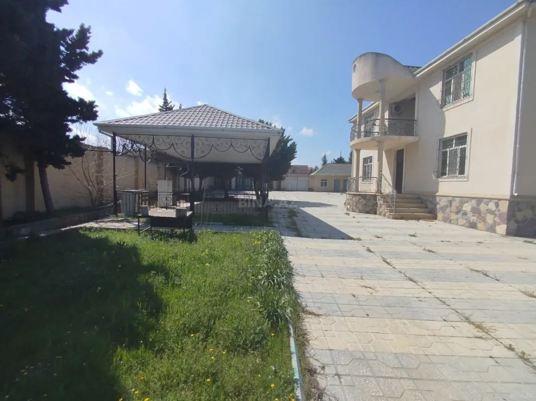 Satılır 5 otaqlı həyət evi 200 m²