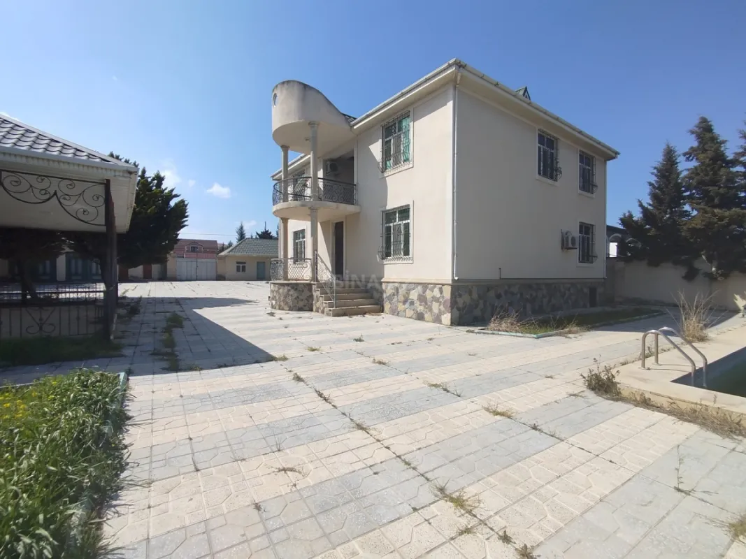 Satılır 5 otaqlı həyət evi 200 m²