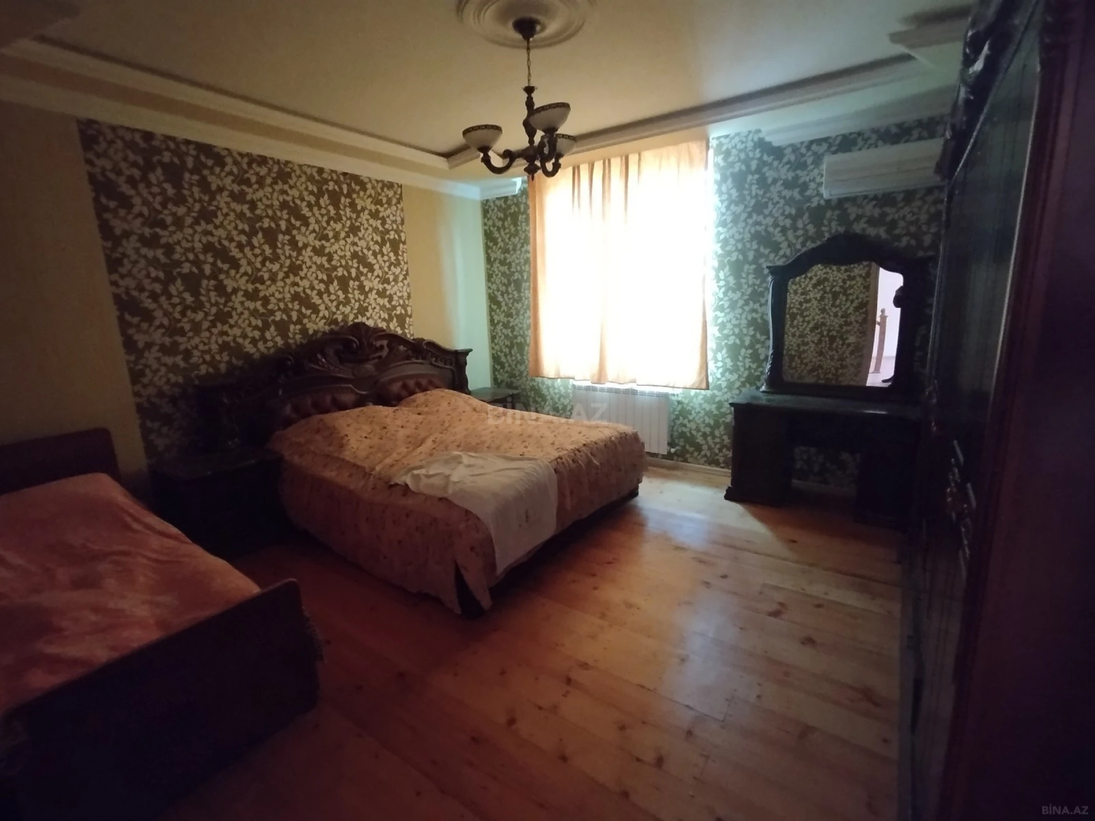 Satılır 5 otaqlı həyət evi 200 m²