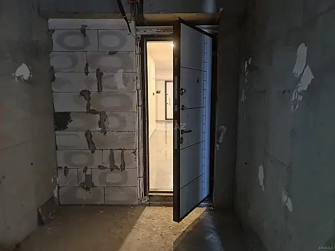 Satılır 4 otaqlı mənzil 178 m²