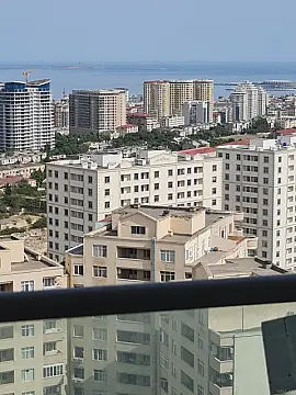 Satılır 4 otaqlı mənzil 178 m²