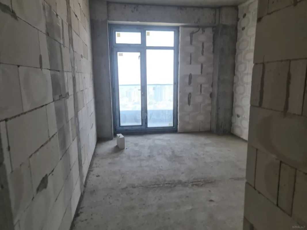 Satılır 4 otaqlı mənzil 178 m²