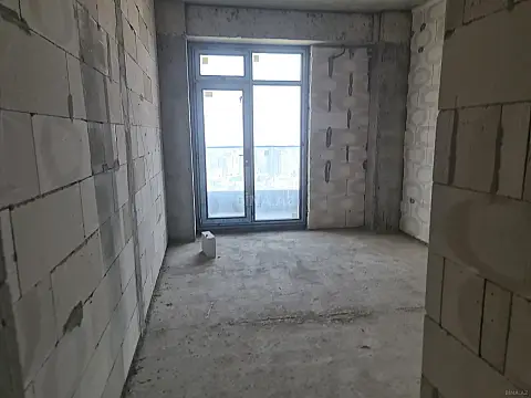 Satılır 4 otaqlı mənzil 178 m²