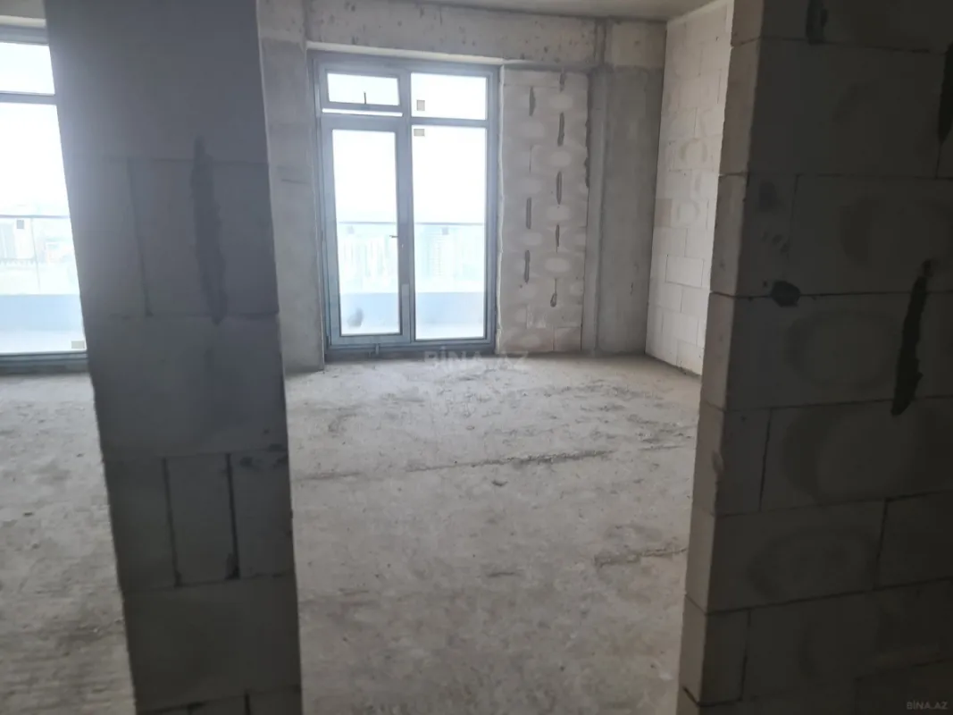 Satılır 4 otaqlı mənzil 178 m²