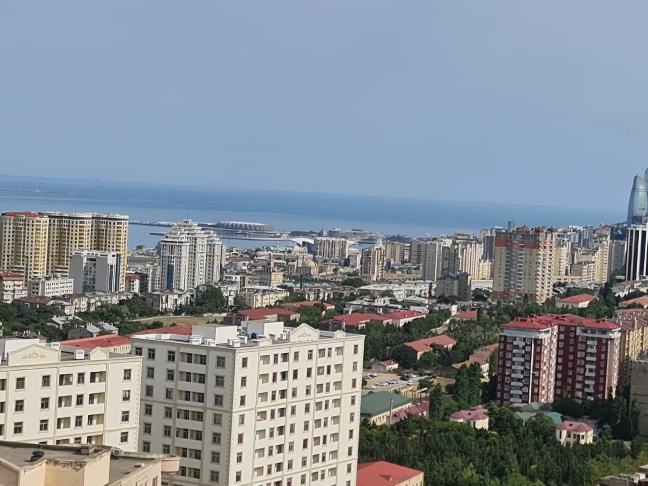 Satılır 4 otaqlı mənzil 178 m²
