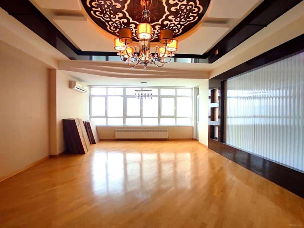 Satılır 3 otaqlı mənzil 135.5 m²