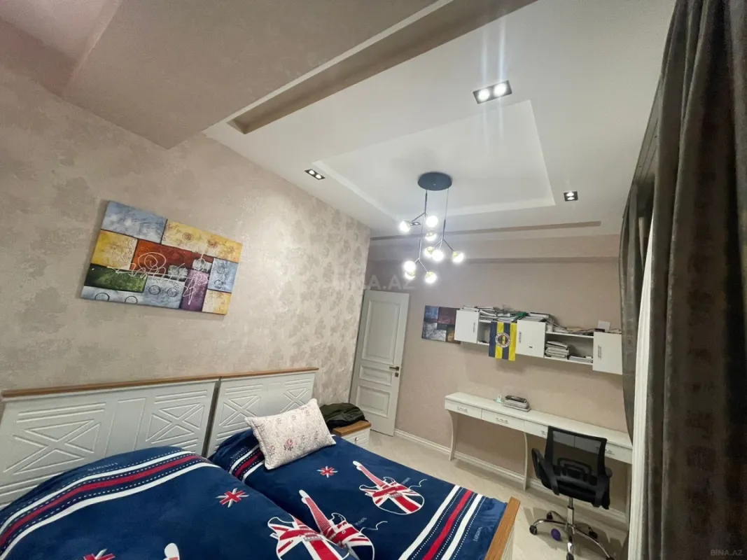 Satılır 4 otaqlı mənzil 137 m²