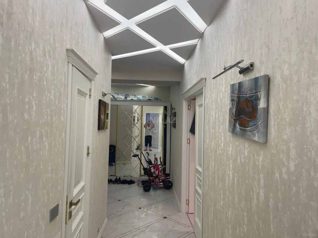 Satılır 4 otaqlı mənzil 137 m²