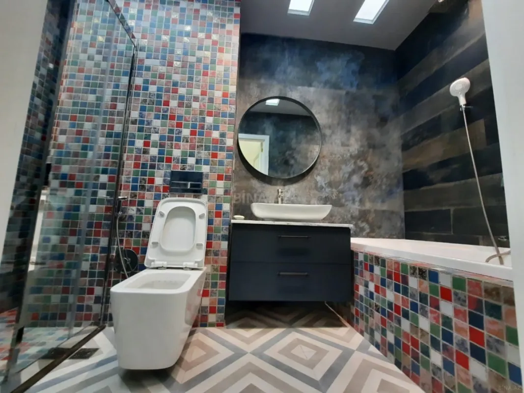 Satılır 4 otaqlı mənzil 137 m²