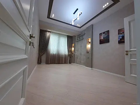 Satılır 4 otaqlı mənzil 137 m²