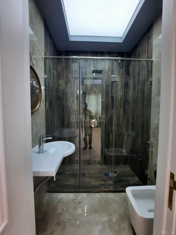 Satılır 4 otaqlı mənzil 137 m²