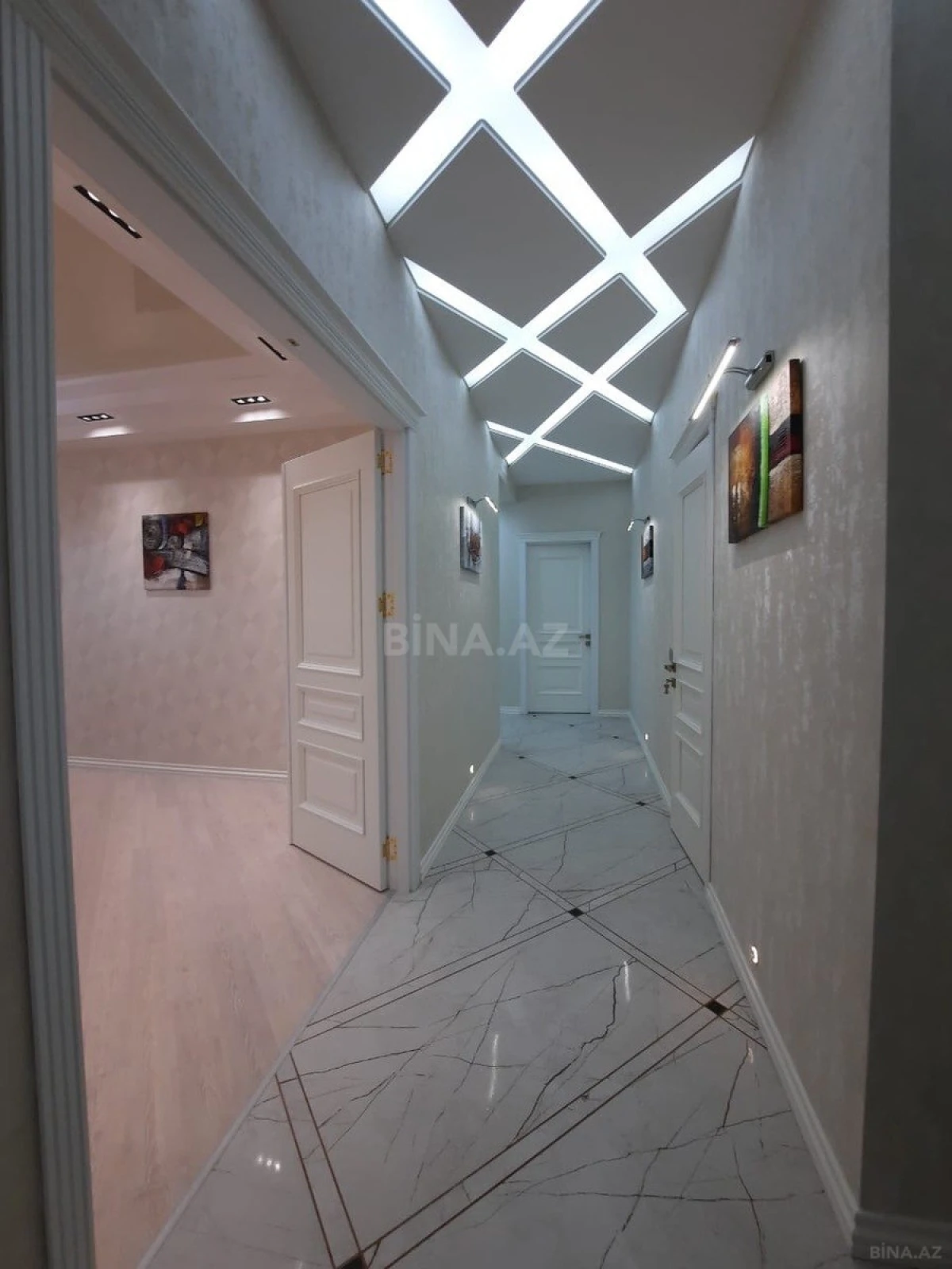 Satılır 4 otaqlı mənzil 137 m²