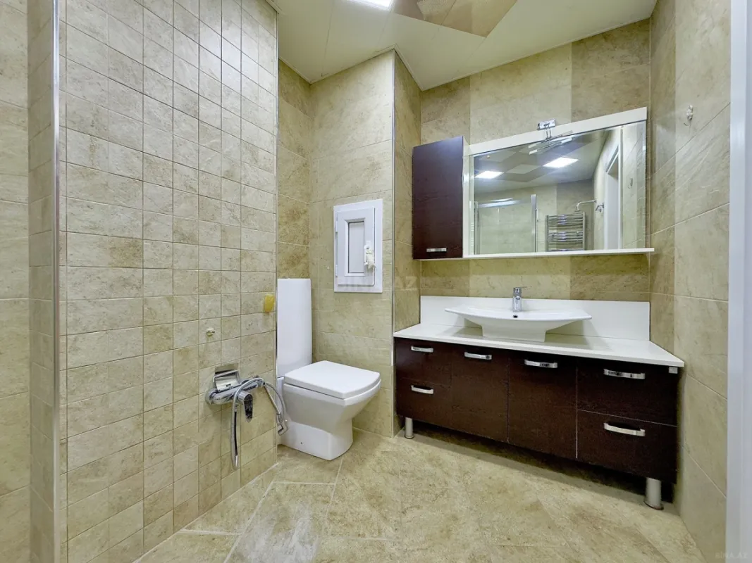 Satılır 3 otaqlı mənzil 135.5 m²