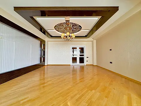 Satılır 3 otaqlı mənzil 135.5 m²