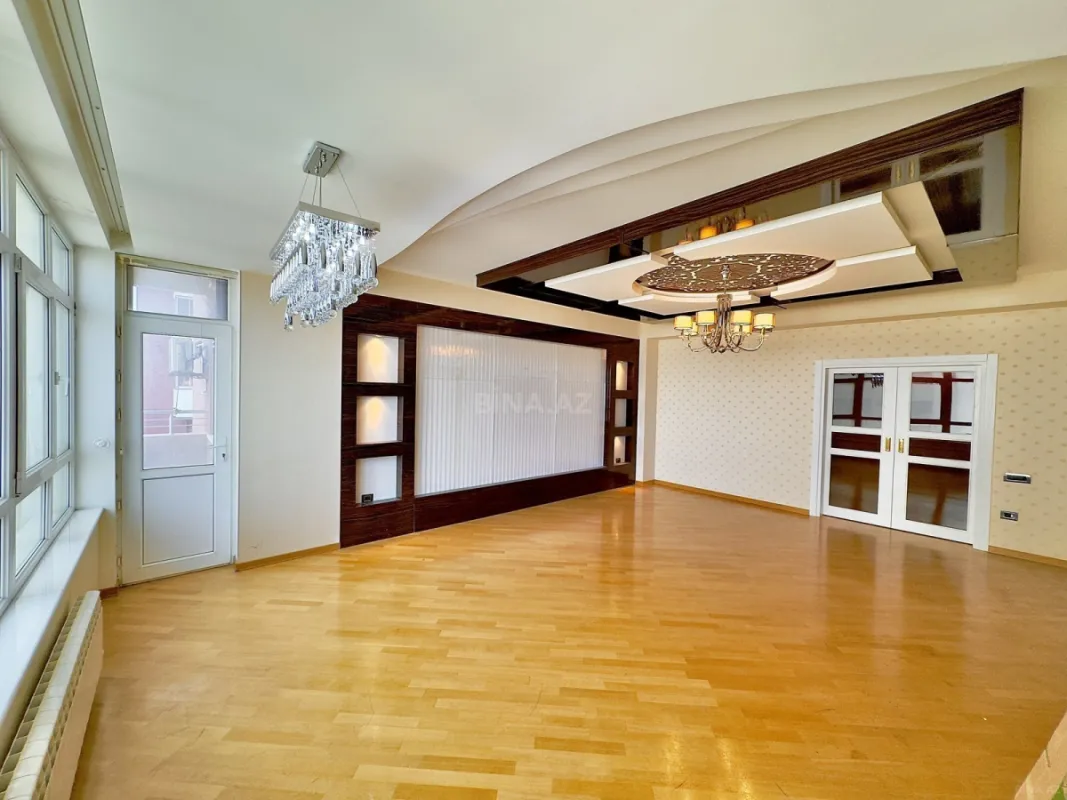 Satılır 3 otaqlı mənzil 135.5 m²