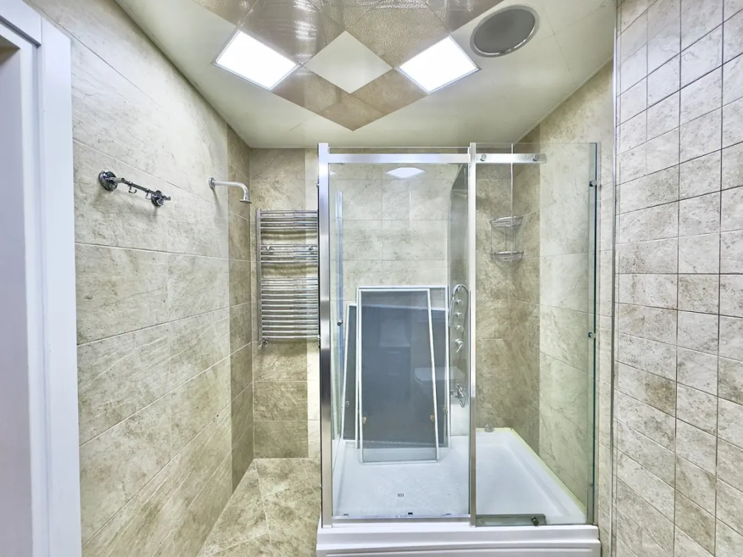 Satılır 3 otaqlı mənzil 135.5 m²