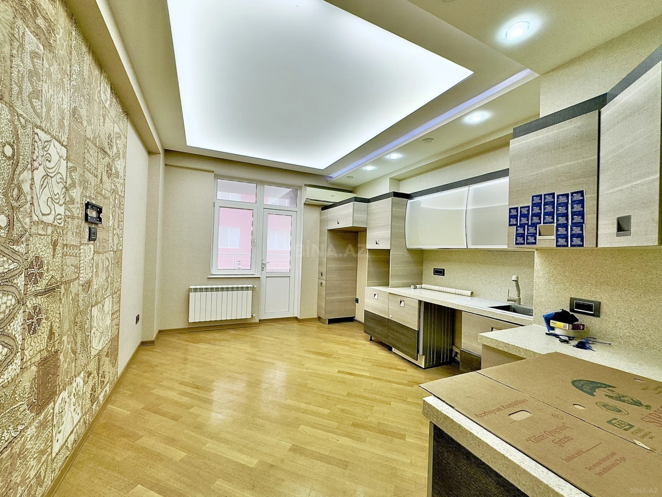 Satılır 3 otaqlı mənzil 135.5 m²