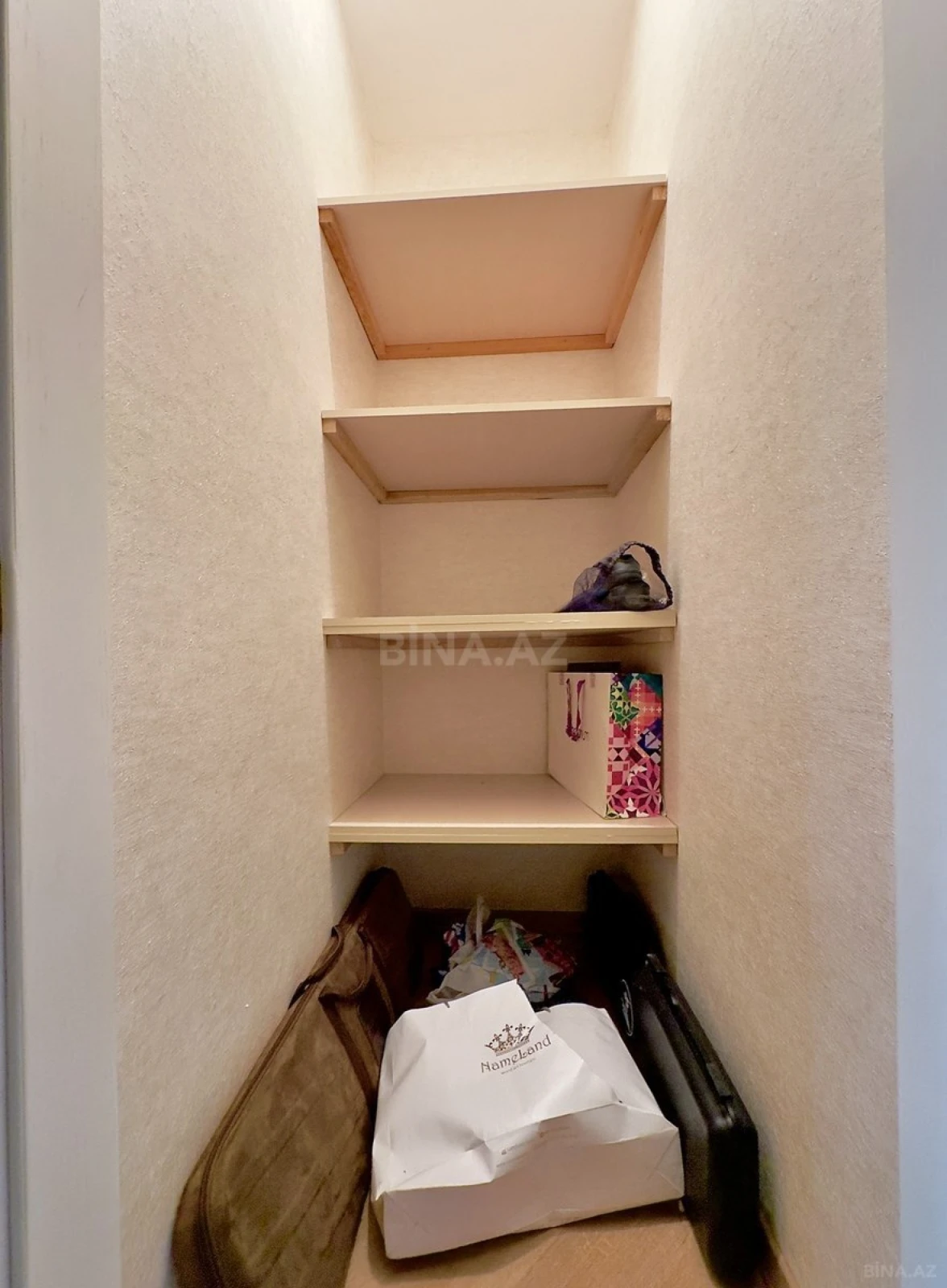 Satılır 3 otaqlı mənzil 135.5 m²