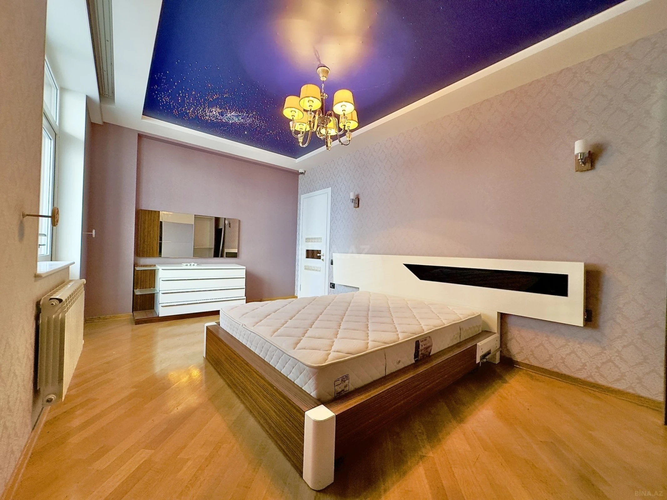 Satılır 3 otaqlı mənzil 135.5 m²