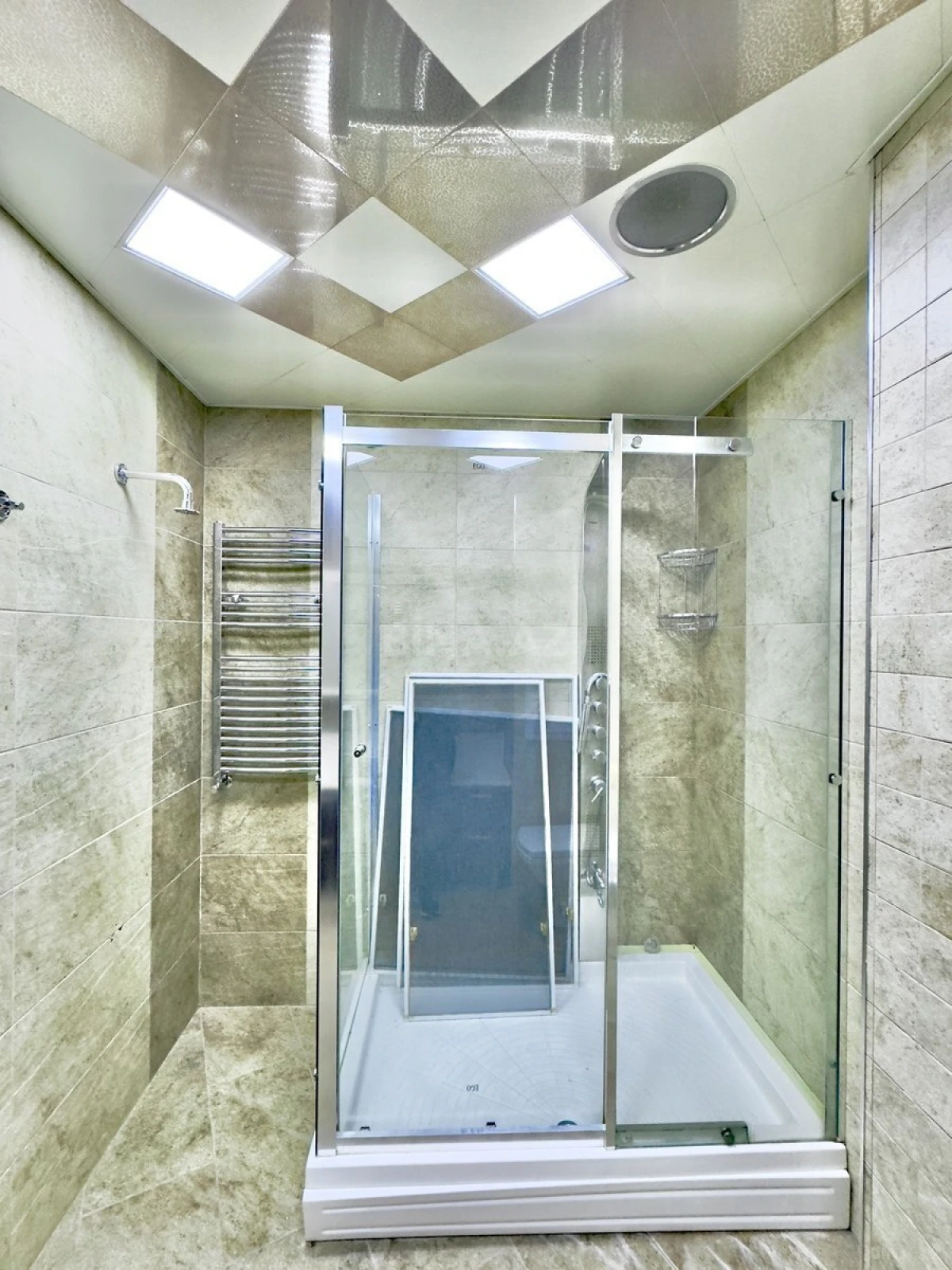 Satılır 3 otaqlı mənzil 135.5 m²