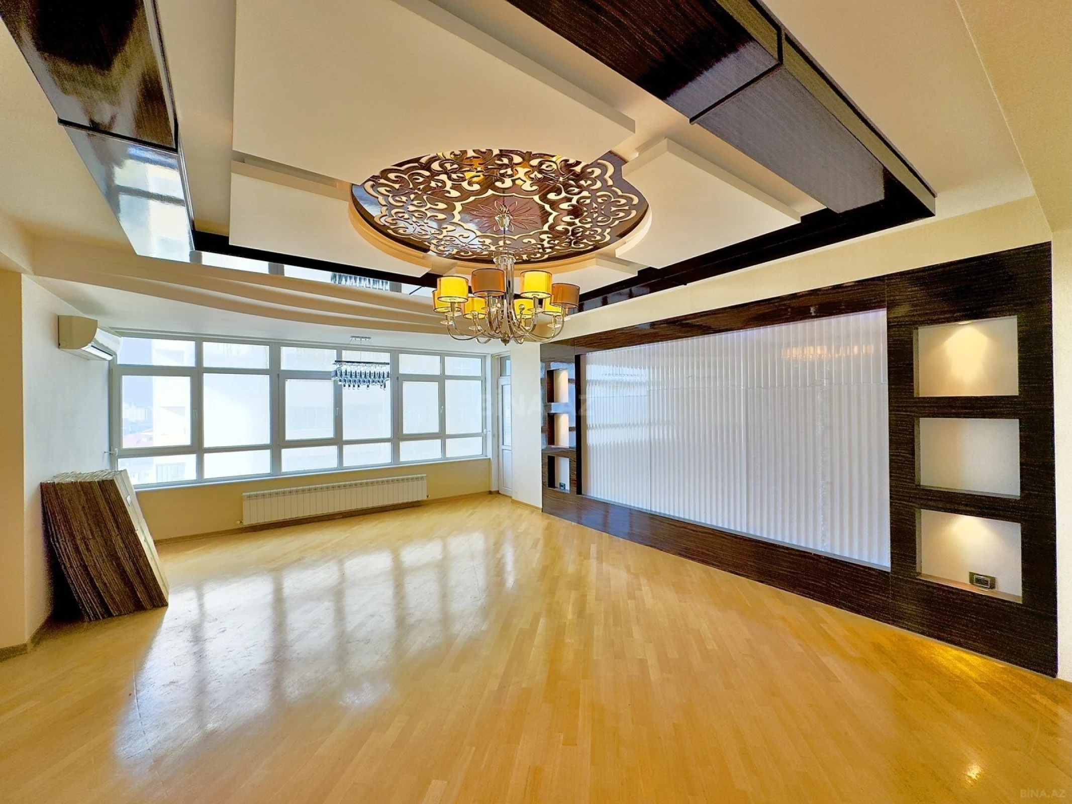 Satılır 3 otaqlı mənzil 135.5 m²