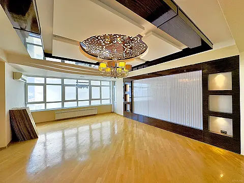 Satılır 3 otaqlı mənzil 135.5 m²