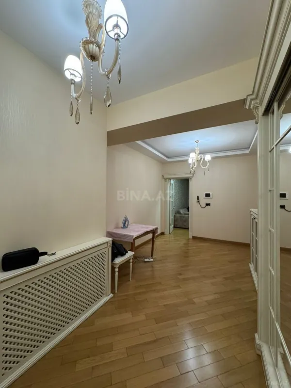 Satılır 2 otaqlı mənzil 93 m²