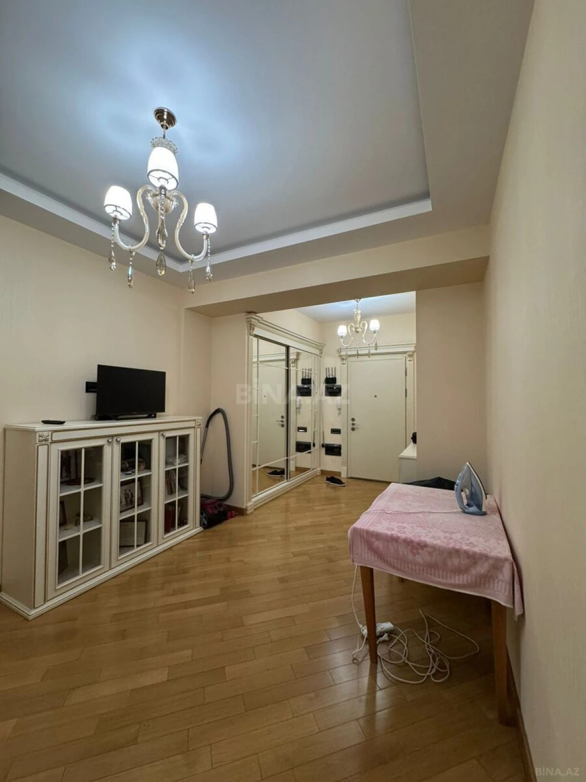 Satılır 2 otaqlı mənzil 93 m²