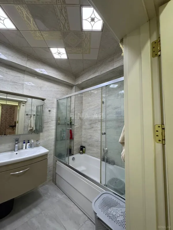 Satılır 2 otaqlı mənzil 93 m²